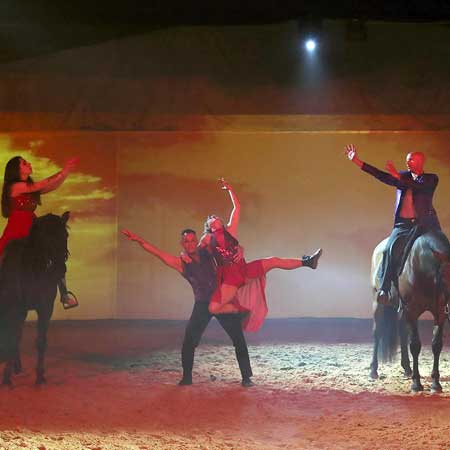 Zagal Cabaret Spectacle repas équestre et voltige La Palmyre Charente Maritime Nouvelle Aquitaine