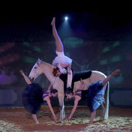Zagal Cabaret Spectacle repas équestre et voltige La Palmyre Charente Maritime Nouvelle Aquitaine